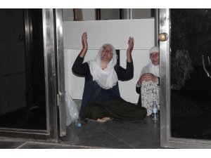 Oğlunun HDP’liler tarafından kaçırıldığını öne süren anne, HDP İl Binası’nda oturma eylemi başlattı
