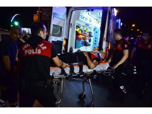 Adana’da otomobil ile motosikletli yunus ekibi çarpıştı: 1 polis yaralandı
