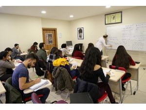 Ataşehir Belediyesi’nin ders ve etüt desteğiyle 220 aday üniversiteye yerleşti
