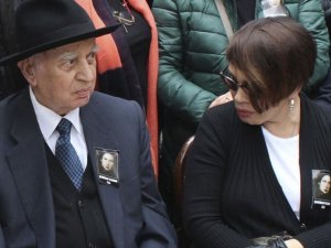 'Minik Serçe'nin acı günü...Sezen Aksu'nun babası hayatını kaybetti