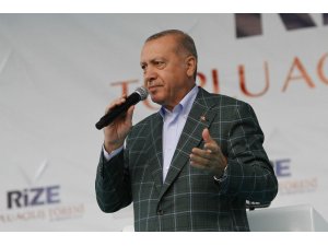 Cumhurbaşkanı Erdoğan: “İstanbul’u sel bastı, beyefendi tatilde”