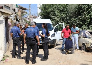 Antalya’da iki aile arasındaki kavgada silah ve kılıçlar konuştu: 3 yaralı