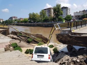 Samsun'daki sel felaketi... Köprünün çökme anı saniye saniye görüntülendi