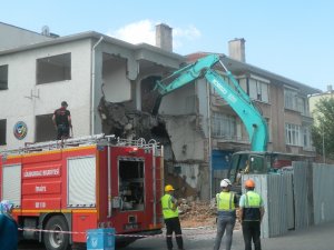 Lüleburgaz Ticaret ve Sanayi Odası’nın (LTSO) hizmet binasının yıkımına başlandı