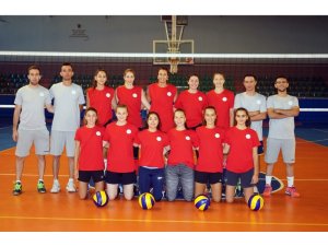 Nevşehir Belediyesi kadın voleybol takımı hazırlıklarını sürdürüyor