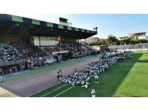 Akhisar Belediyesi yaz spor okulunda sertifika töreni
