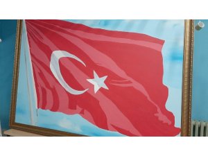 Bu Türk bayrağında 36 bin 647 şehidin ismi var