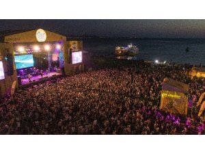 Zeytinli Rock Festivali devam ediyor