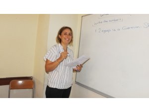 Burhaniye’de üniversite adayları İngilizce kursuna katıldı