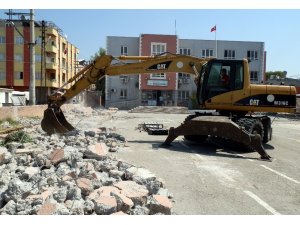 Akdeniz Belediyesi’nin okul ve ibadethalerdeki bakım ve onarım çalışmaları sürüyor