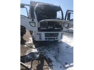 Tekirdağ’da seyir halindeki kamyon alev alev yandı