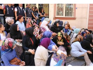 KADEM’den, HDP önünde eylem yapan ailelere destek ziyareti