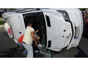 Diyarbakır’da otomobil ile yolcu minibüsü çarpıştı: 11 yaralı