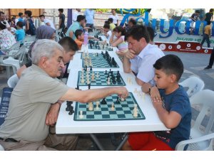 ‘Sokakta Satranç Var’ turnuvası düzenlendi
