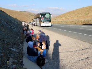 Erzincan’da yolcu otobüsü yandı, faciadan dönüldü