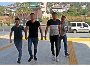 Alanya’da 2 kardeş 2 kilogram uyuşturucuyla yakalandı