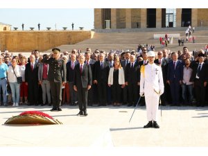 Kılıçdaroğlu başkanlığındaki CHP heyeti Anıtkabir’i ziyaret etti