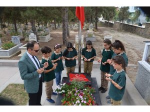 Şehit Aybüke öğretmen mezarı başında anıldı