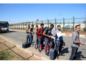 Bayramı ülkelerinde geçiren Suriyelilerin dönüşleri sürüyor