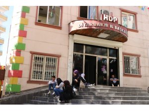 Ailelerin HDP önündeki evlat arayışı devam ediyor
