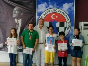 Yunusemreli satranççılar İzmir Açık Satranç Turnuvasına katıldı