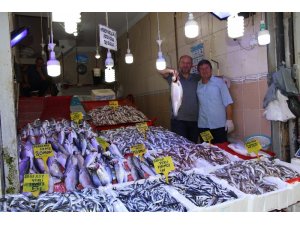 Balık pazarlarında talep aynı fiyatlar farklı