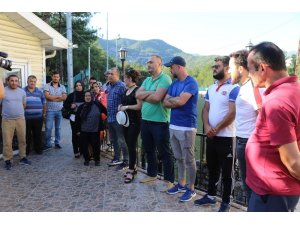 Karabükspor’dan maaşlarını alamayan eski çalışanlar eylem yaptı