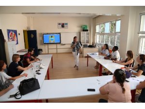 GKV’li İngilizce öğretmenlerine yeni öğretim teknikleri anlatıldı
