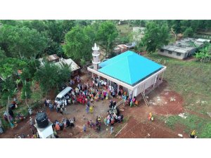 Aksa Camisi Tanzanya’da ibadete açıldı