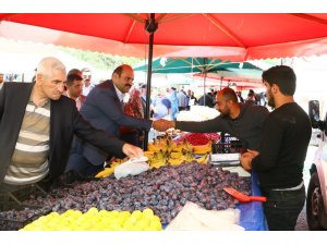 Başkan Orhan, pazar esnafını ziyaret etti