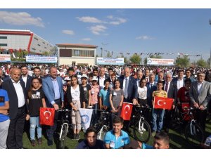 Şahinbey’de başarılı 1453 öğrenciye bisiklet ödülü