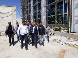 Başkan Ensari’den yapımı devam eden hastane inşaatında inceleme