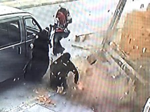 İstanbul'da fırtına dehşeti: Kiremitler uçtu, bir kadın ölümden döndü