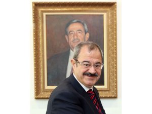 Görevini Mehmet Büyükekşi’ye devreden Adil Sani Konukoğlu:
