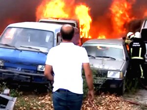 Yedi emin otoparkında korkutan yangın: 24 araç kül oldu