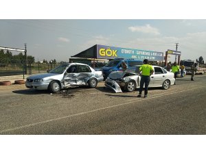 Şanlıurfa’da iki otomobil çarpıştı: 3 yaralı