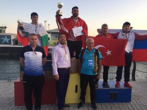 Kuşak Güreşi’ne ilk kez katılan Türk takımı rakiplerine şans vermedi