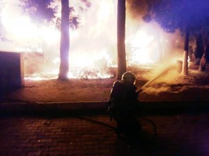 Fethiye’de ahşap restoran ve içindeki malzemeler tamamen yandı