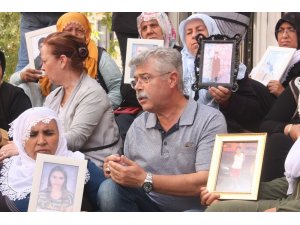 Bombalı saldırıda oğlunu kaybetmişti, HDP önünde eylem yapan ailelere destek ziyaretinde bulundu