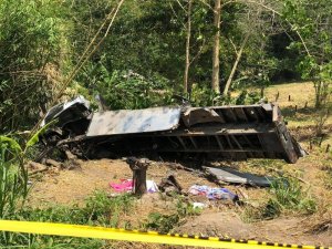 Filipinler’de kamyon uçurumdan yuvarlandı : 20 ölü