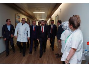 Sağlık Bakanı Koca, Fatma Girik’i Şehir Hastanesinde ziyaret etti