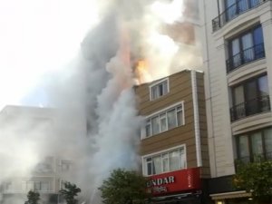 Kağıthane’de 6 katlı bina alev alev yandı