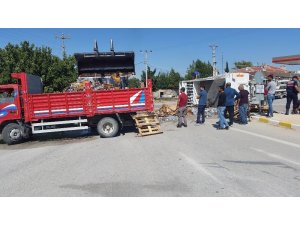 Konya’da su yüklü kamyonet devrildi: 2 yaralı