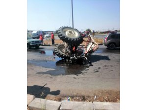 Traktör ile otomobil çarpıştı: 2 yaralı