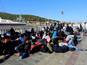 Çeşme’de 296 düzensiz göçmen yakalandı