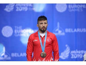 Olimpiyat kotası alan milli güreşçi Süleyman Atlı yarı finalde