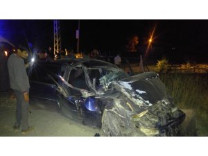 Kamyonetle otomobil çarpıştı: 4 yaralı