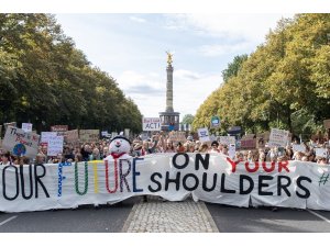 Almanya’da öğrenciler "iklim değişikliği" için sokağa döküldü