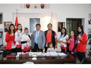 Şampiyon Taekwondo’culardan Murat Eskici’ye ziyaret