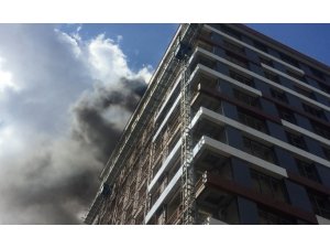 Gaziosmanpaşa’da 14 katlı inşaatta yangın